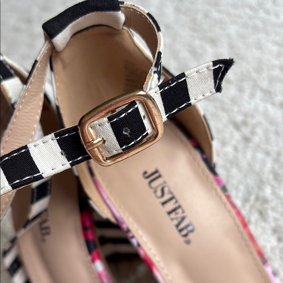 JustFab Women's Floral and Striped Heels - Picture 10 of 10